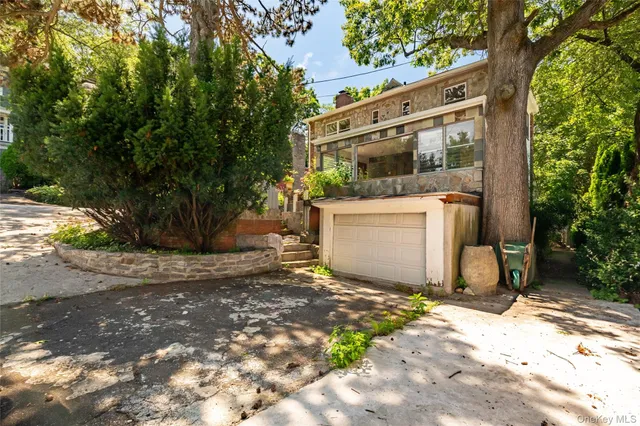 $1,400,000 | 6015 Independence Avenue | North Riverdale