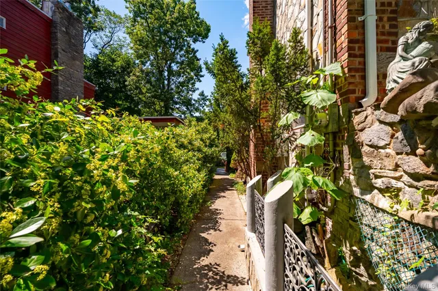 $1,400,000 | 6015 Independence Avenue | North Riverdale