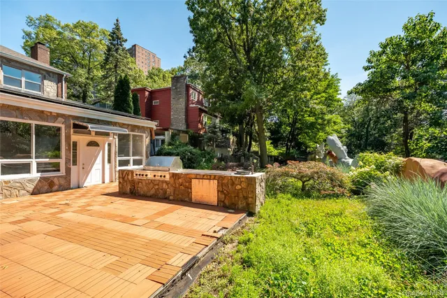 $1,400,000 | 6015 Independence Avenue | North Riverdale