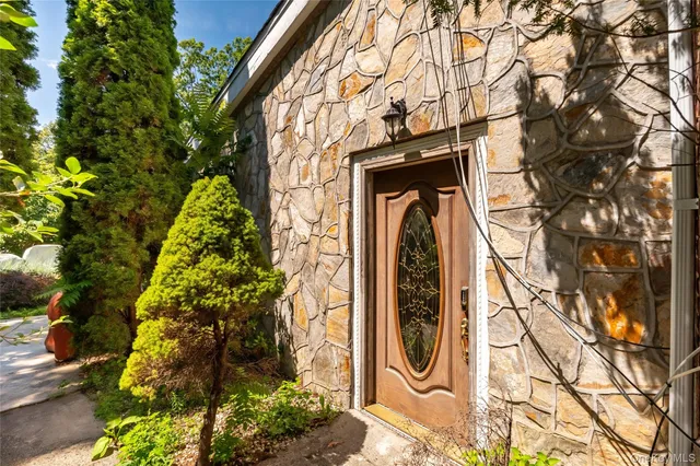 $1,400,000 | 6015 Independence Avenue | North Riverdale