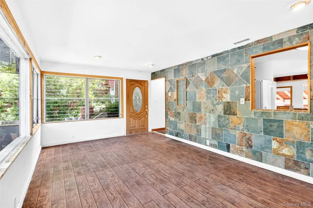 $1,400,000 | 6015 Independence Avenue | North Riverdale