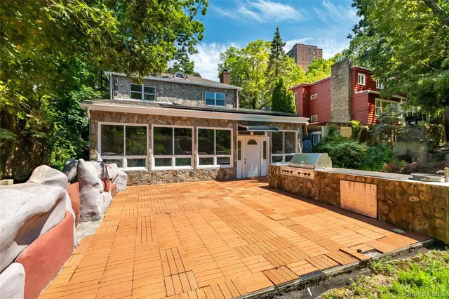 $1,400,000 | 6015 Independence Avenue | North Riverdale