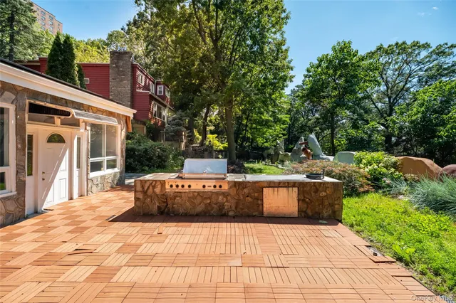 $1,400,000 | 6015 Independence Avenue | North Riverdale
