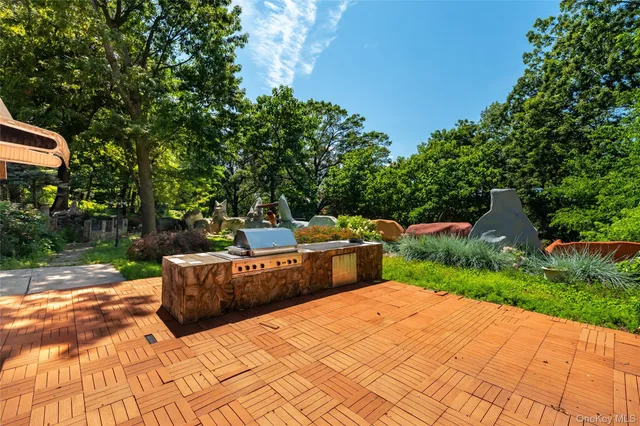 $1,400,000 | 6015 Independence Avenue | North Riverdale