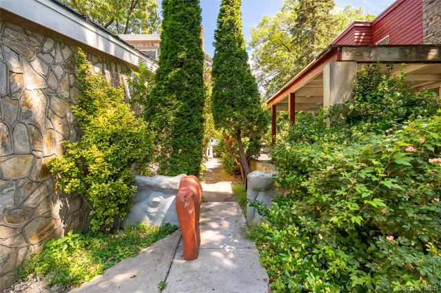 $1,400,000 | 6015 Independence Avenue | North Riverdale