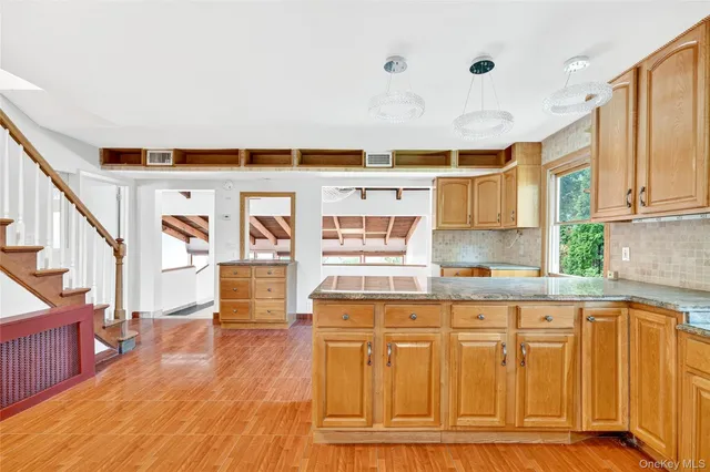 $1,400,000 | 6015 Independence Avenue | North Riverdale