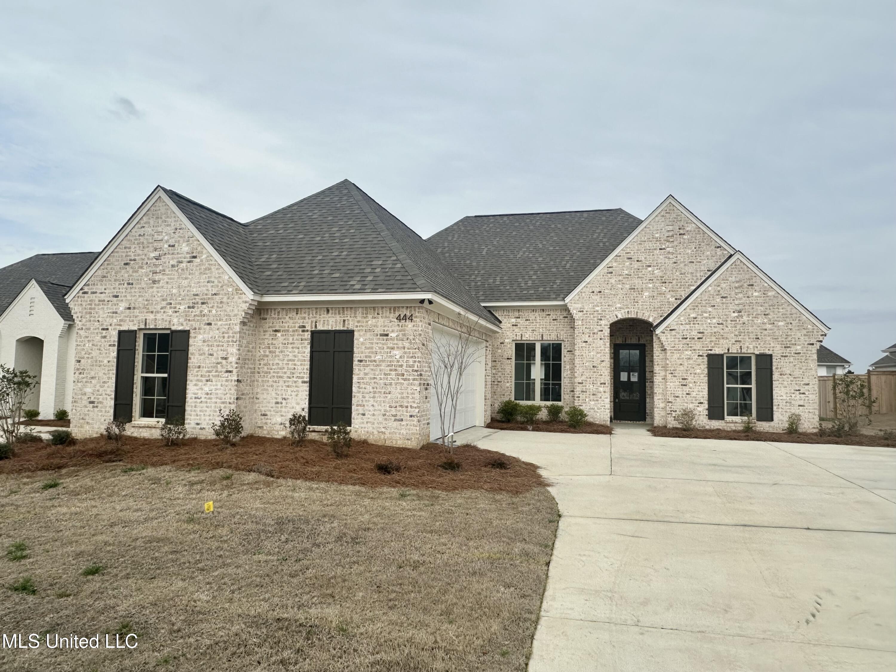 444 Aurora Circle Canton, MS 39046 - Photo 2 of 31 IMG_9707