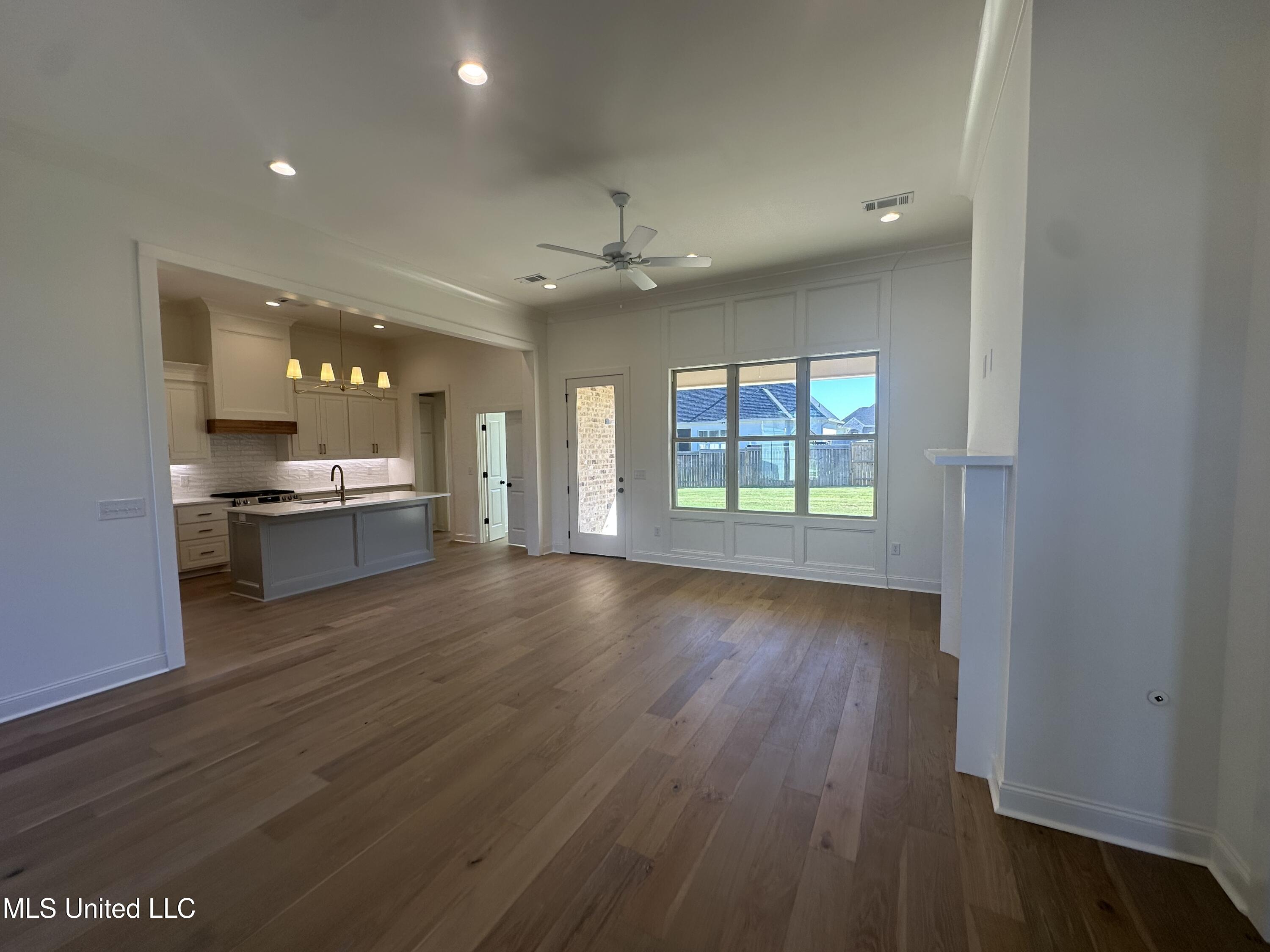 444 Aurora Circle Canton, MS 39046 - Photo 3 of 21 IMG_8560