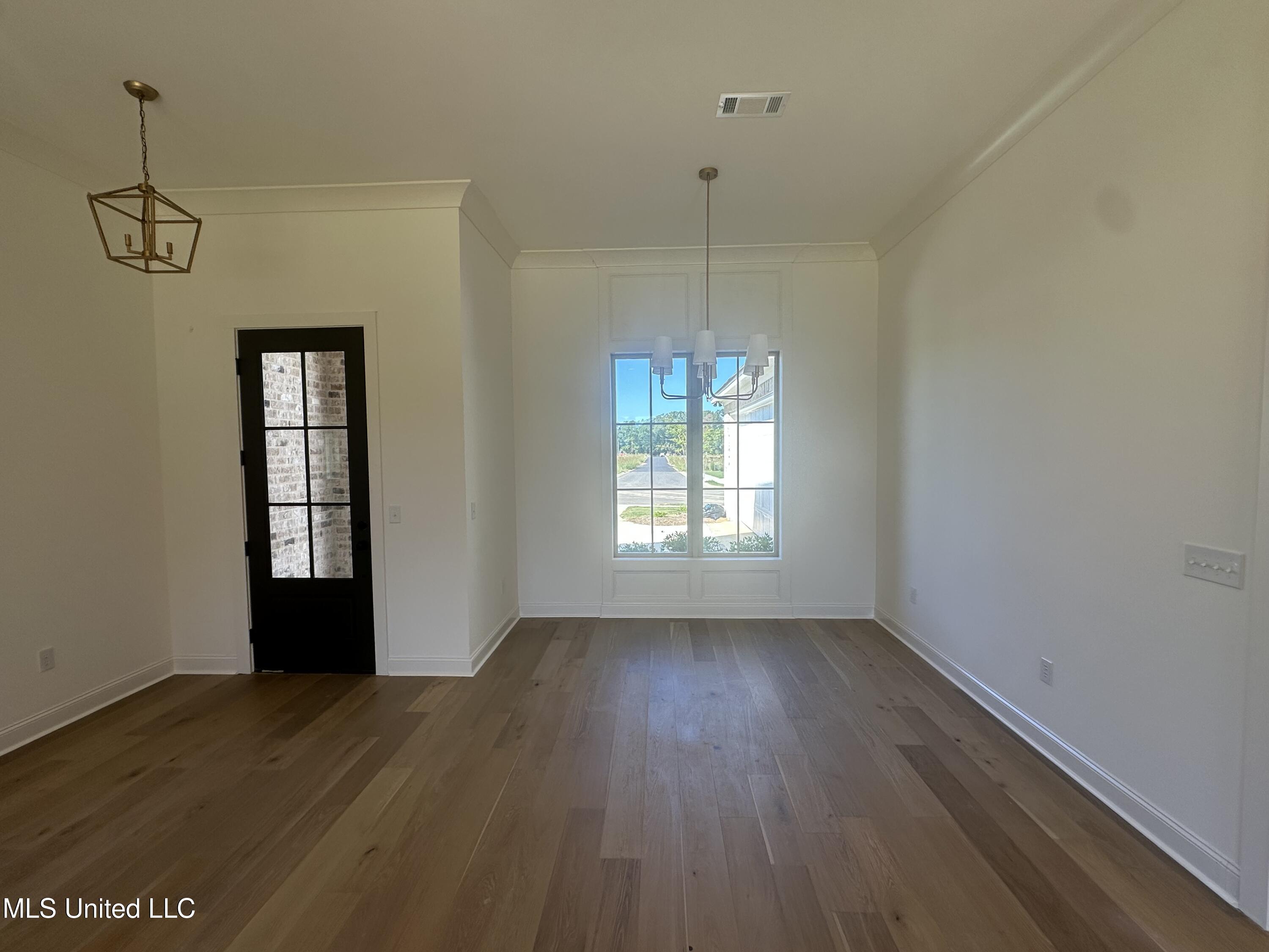 444 Aurora Circle Canton, MS 39046 - Photo 4 of 21 IMG_8563