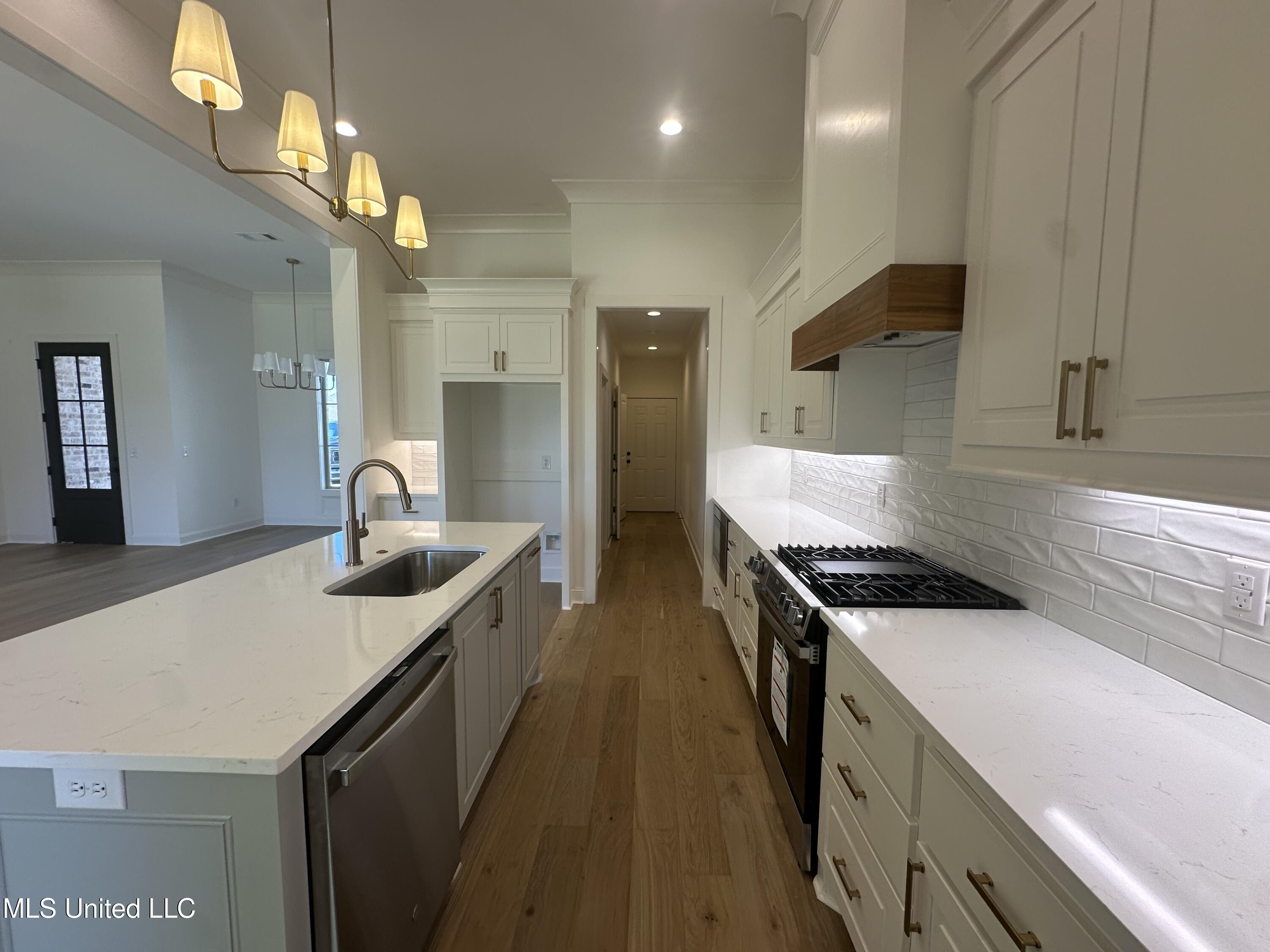 444 Aurora Circle Canton, MS 39046 - Photo 6 of 21 IMG_8567