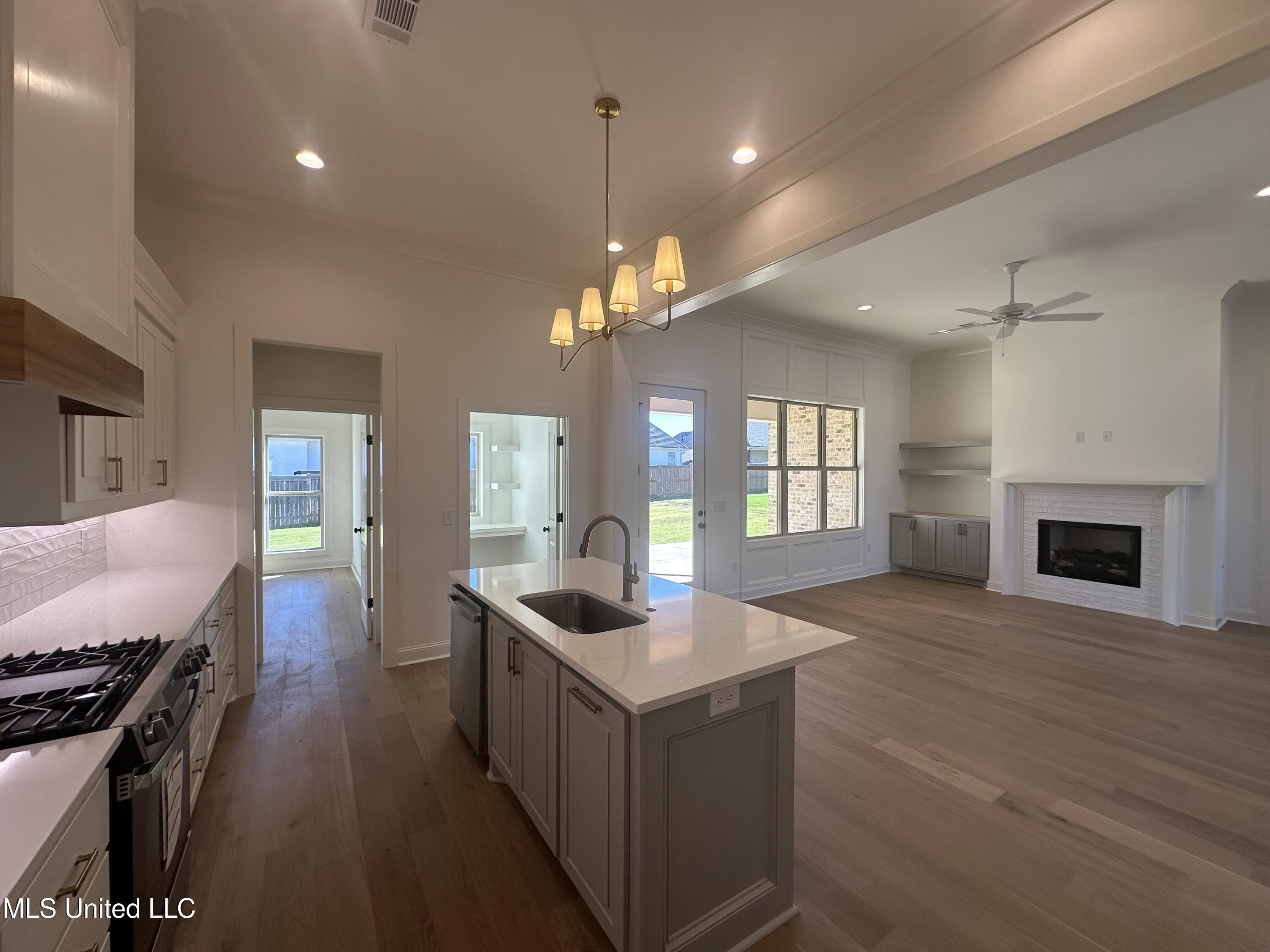 444 Aurora Circle Canton, MS 39046 - Photo 7 of 21 IMG_8570