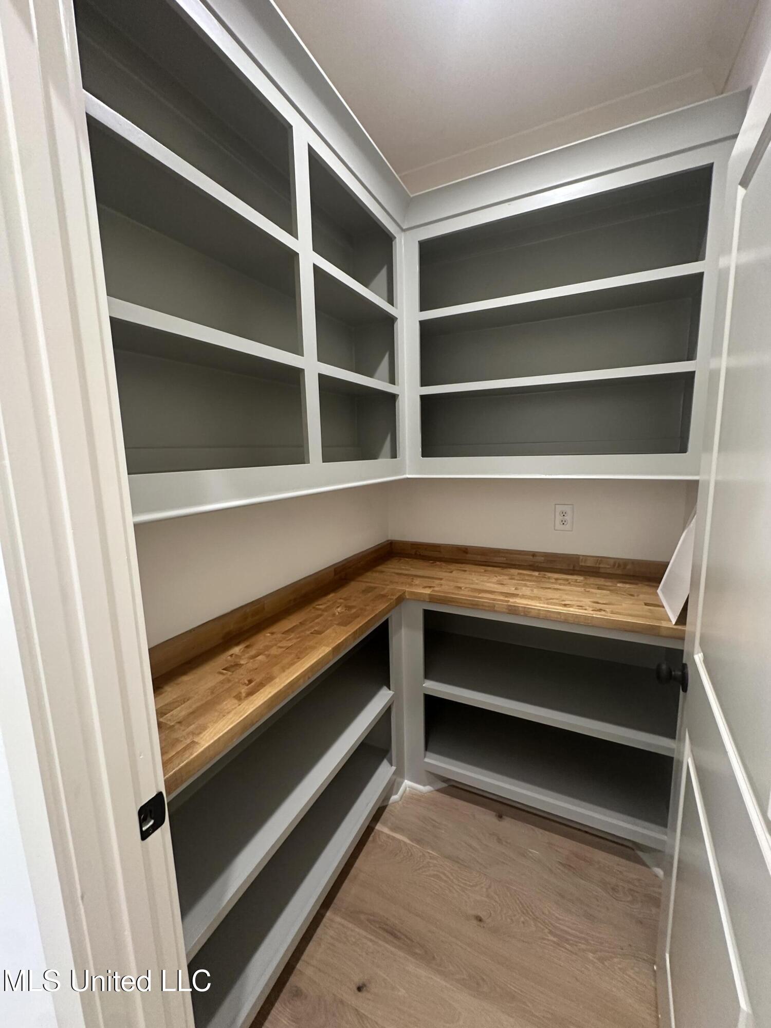 444 Aurora Circle Canton, MS 39046 - Photo 8 of 21 IMG_8568