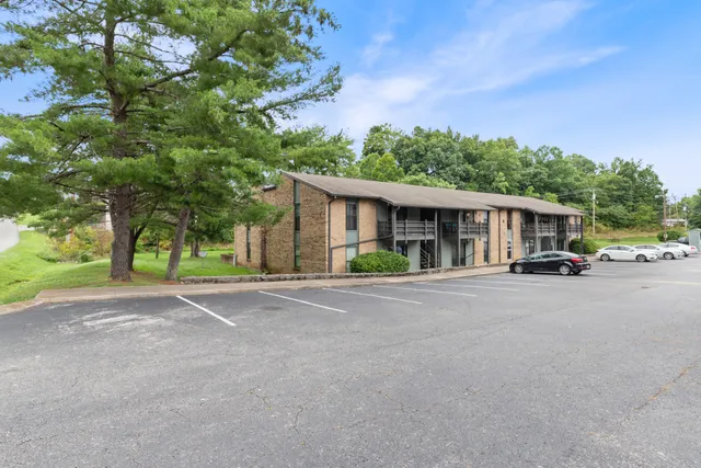 $1,200 | 405 Spring Street, Unit B31, Dickson, TN 37055