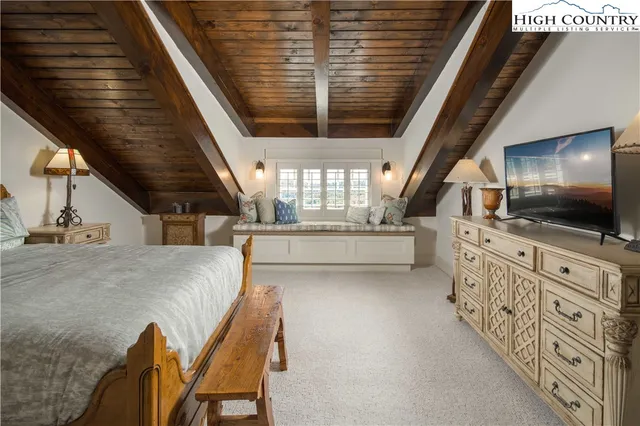 a view of a livingroom with furniture