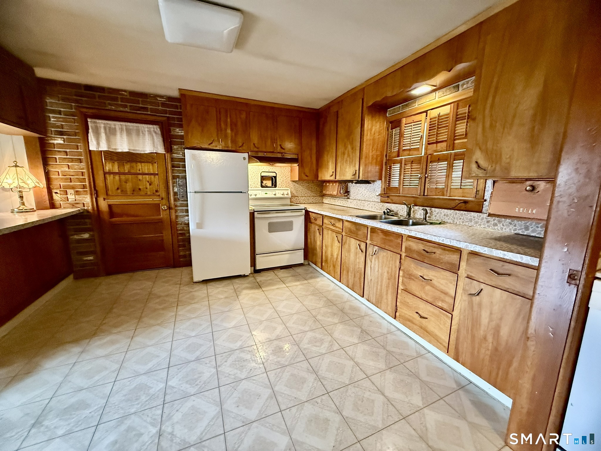 403 Woodtick Road Waterbury, CT 06705 - Photo 6 of 23