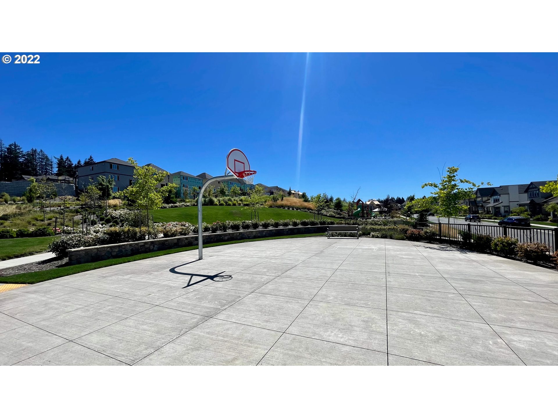 16844 Southwest Colorado Lane Tigard, OR 97224 - Photo 5 of 14 a picture of a tennis court