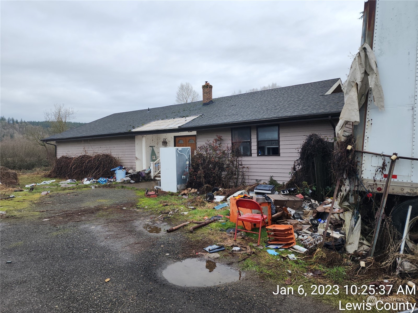 166 Ceres Hill Road Chehalis, WA 98532 - Photo 23 of 33 a front view of a house with garden