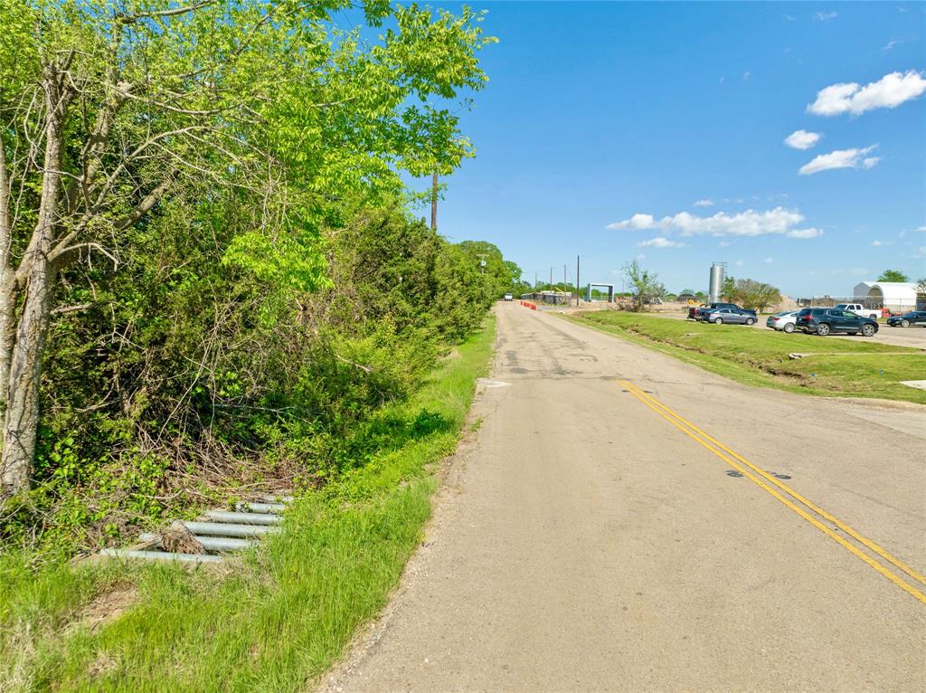 286 Northeast Loop 286 Paris, TX 75460 - Photo 12 of 17 a view of a yard with an trees