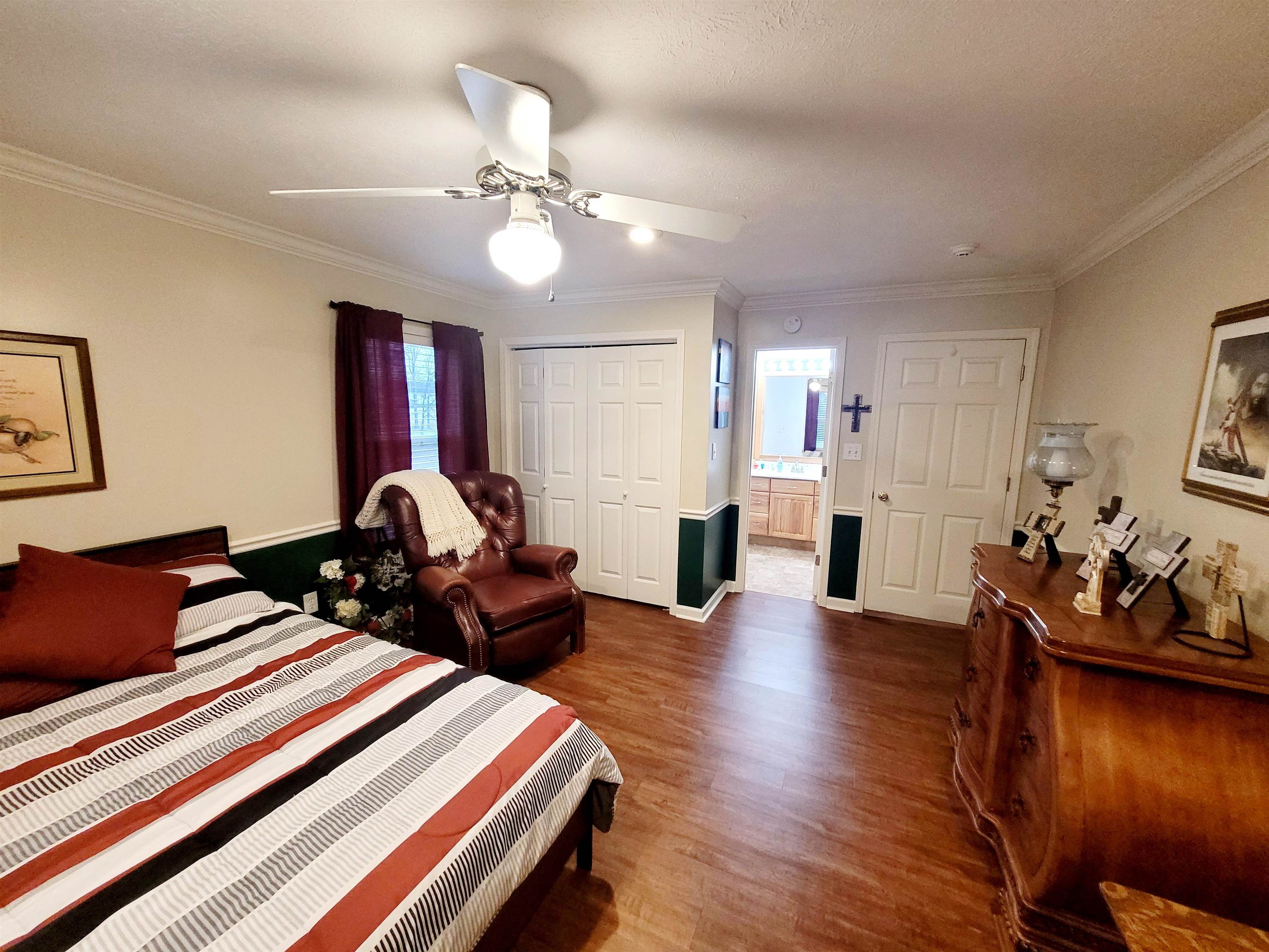 485 Robin Hood Loop Savannah, TN 38372 - Photo 25 of 40 a living room with furniture and wooden floor