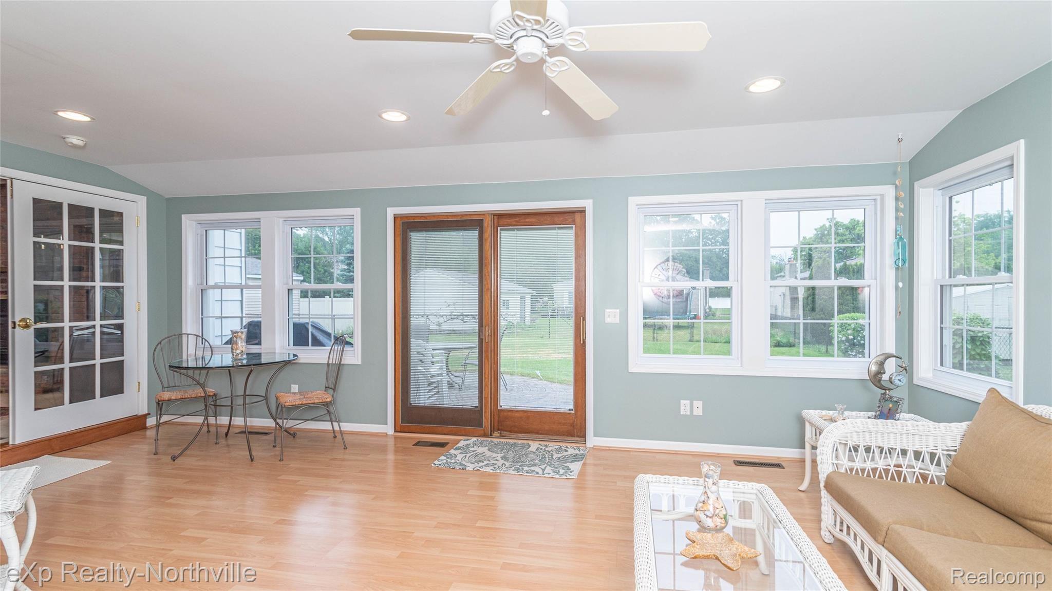 837 Meadowlake Road Canton, MI 48188 - Photo 32 of 51 031_22.jpg