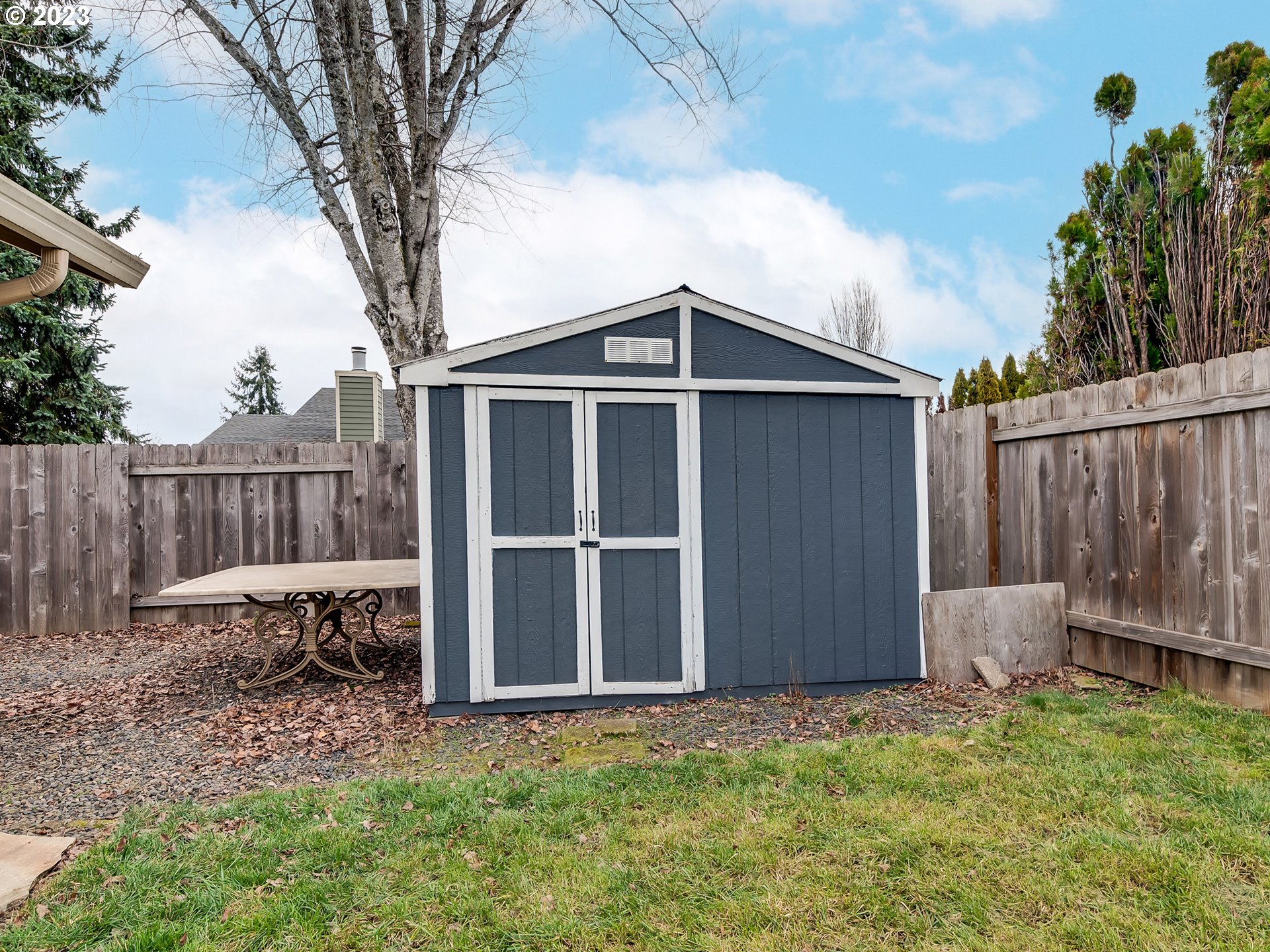 277 South 70th Place Springfield, OR 97478 - Photo 23 of 26 a backyard of a house with table and chairs