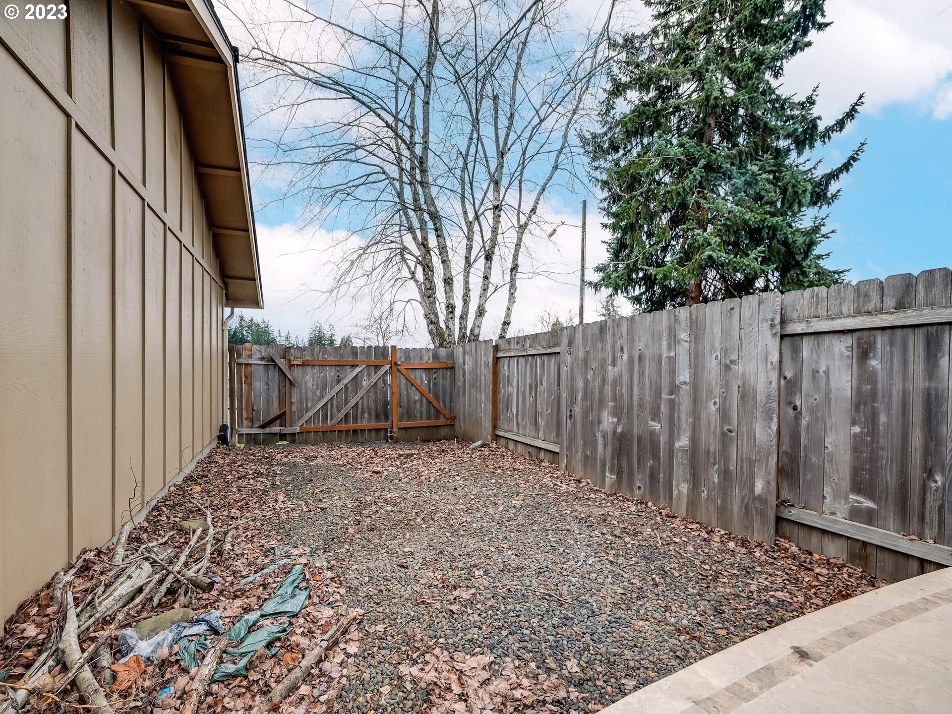 277 South 70th Place Springfield, OR 97478 - Photo 24 of 26 a view of a backyard of the house