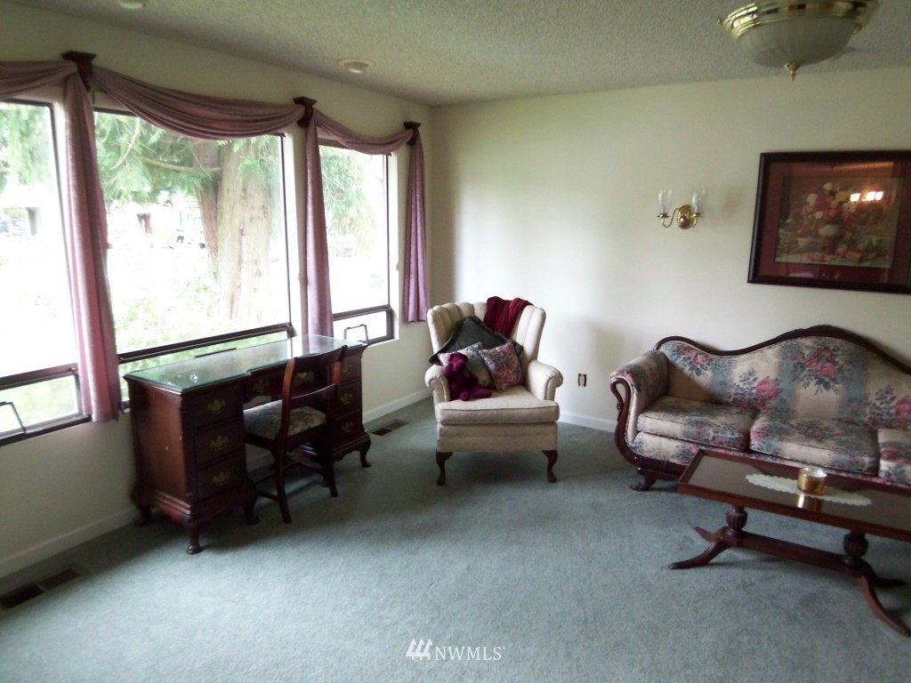 11020 Southeast 183rd Place Renton, WA 98055 - Photo 3 of 12 Gallery Image 3