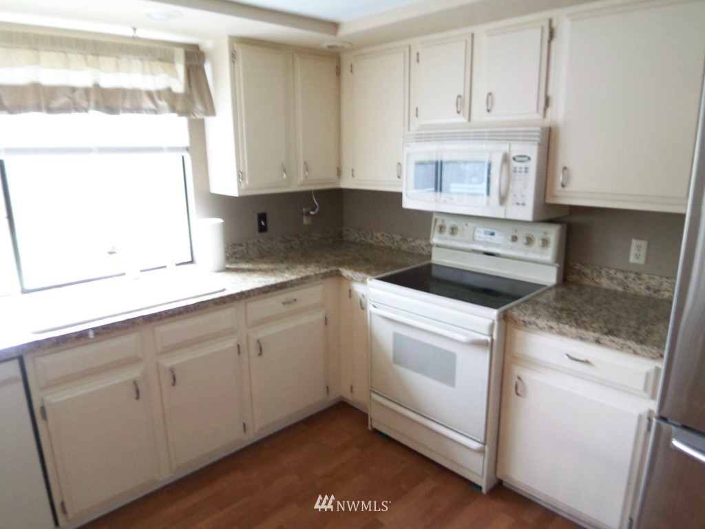 11020 Southeast 183rd Place Renton, WA 98055 - Photo 6 of 12 Gallery Image 6