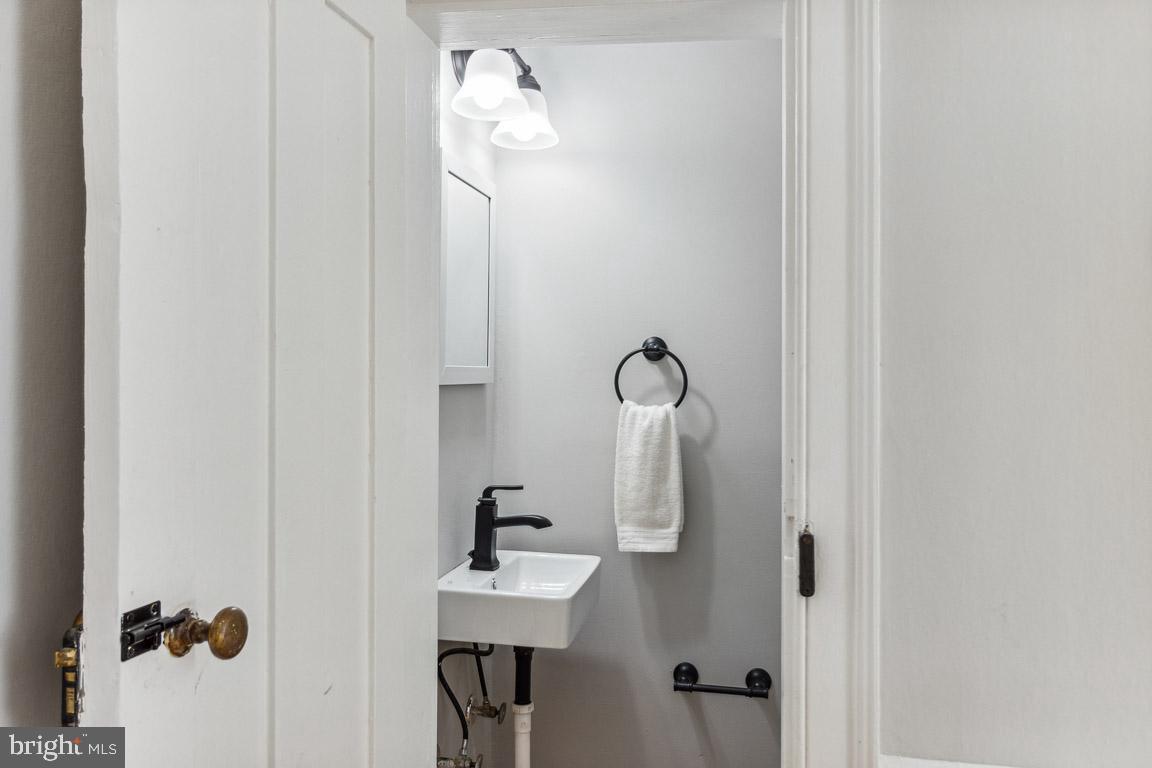 5016 Wetheredsville Road Baltimore, MD 21207 - Photo 9 of 57