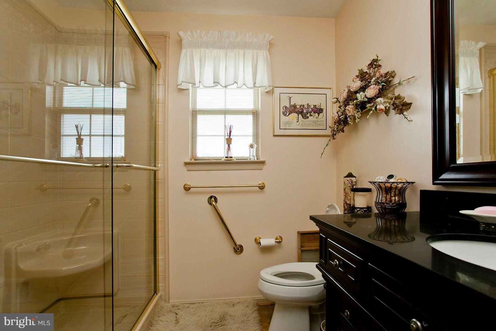 309 Stonehenge Road Winchester, VA 22601 - Photo 17 of 24 Bath