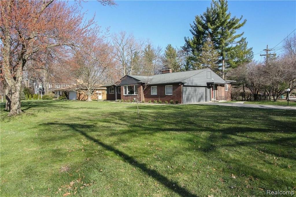 19312 Beverly Road Beverly Hills, MI 48025 - Photo 3 of 50