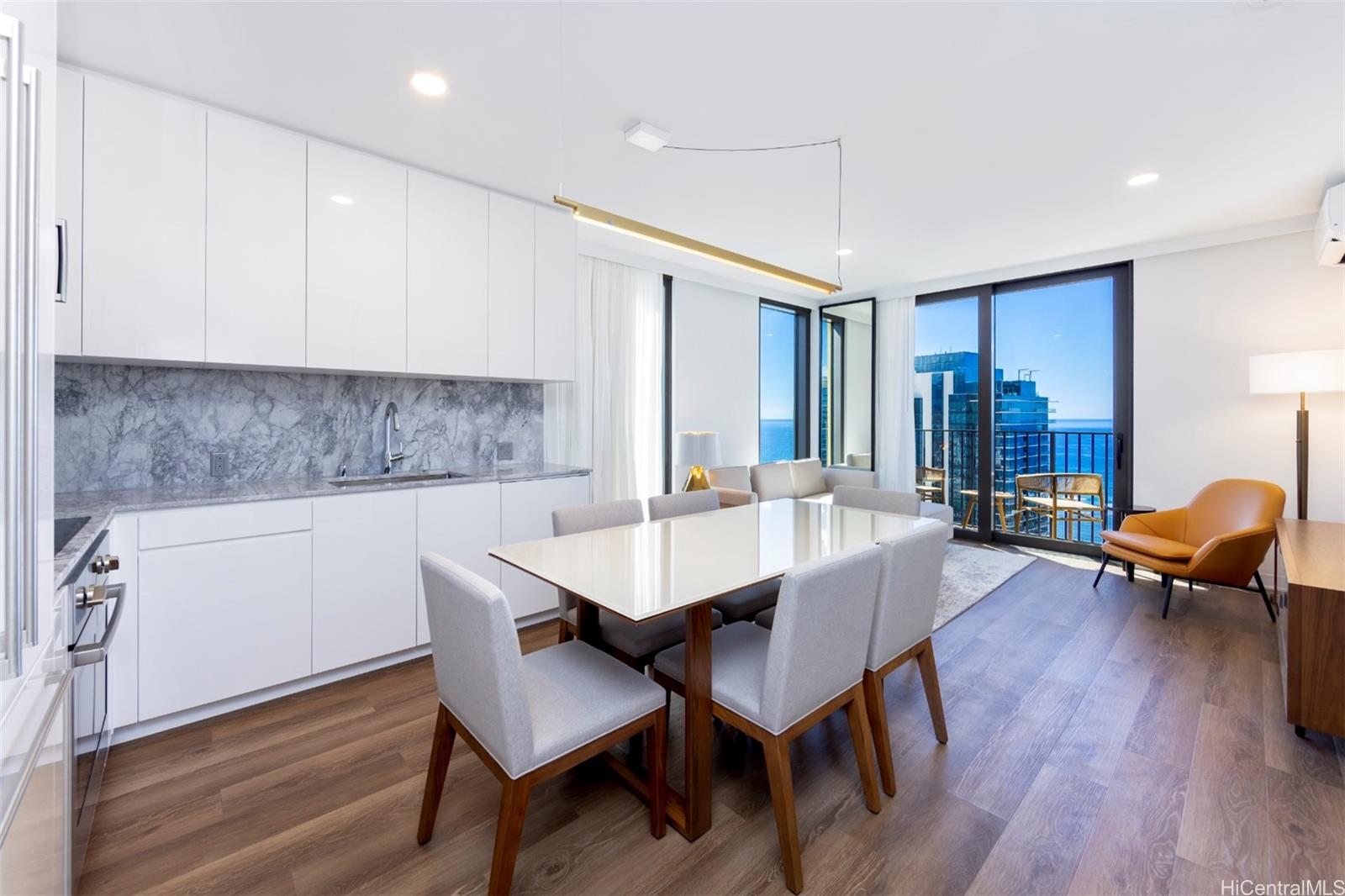 987 Queen Street, Unit 3802 Honolulu, HI 96814 - Photo 1 of 1 a view of kitchen with breakfast area