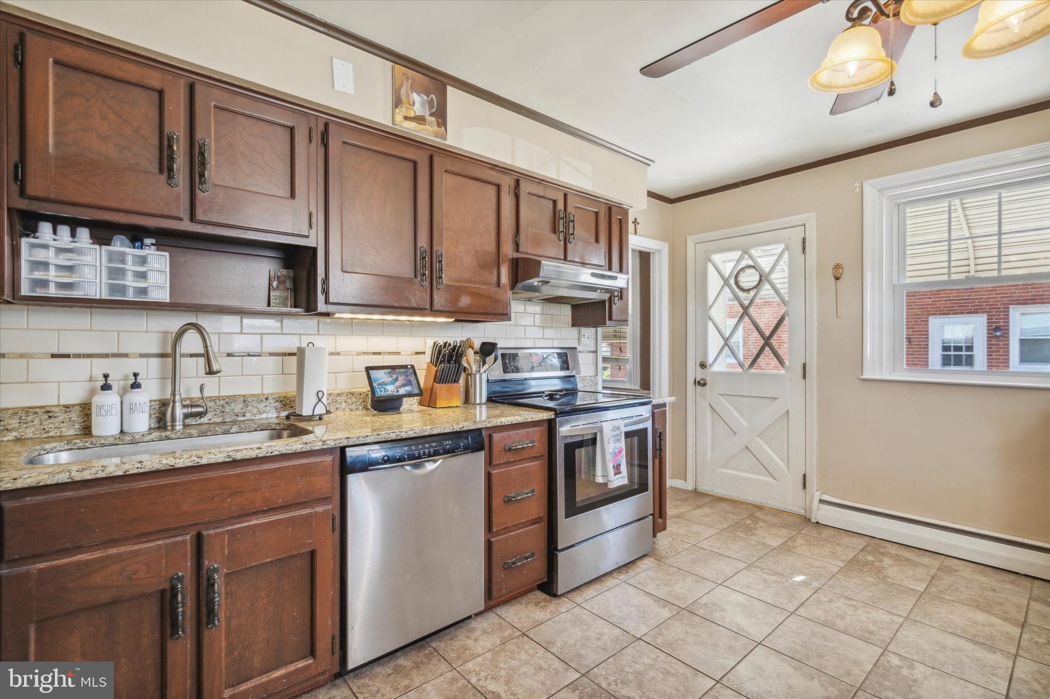 864 Medway Road Philadelphia, PA 19115 - Photo 21 of 25 Kitchen