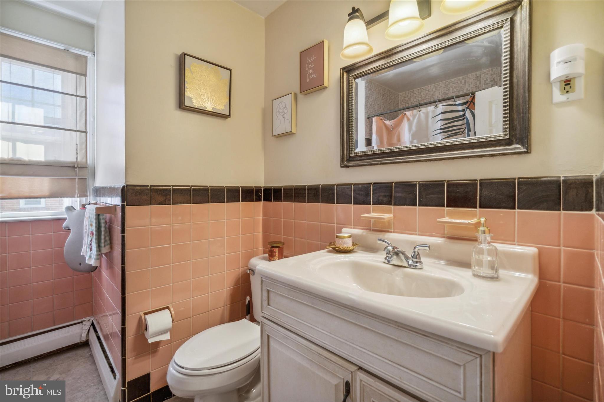 864 Medway Road Philadelphia, PA 19115 - Photo 10 of 25 Full Bath