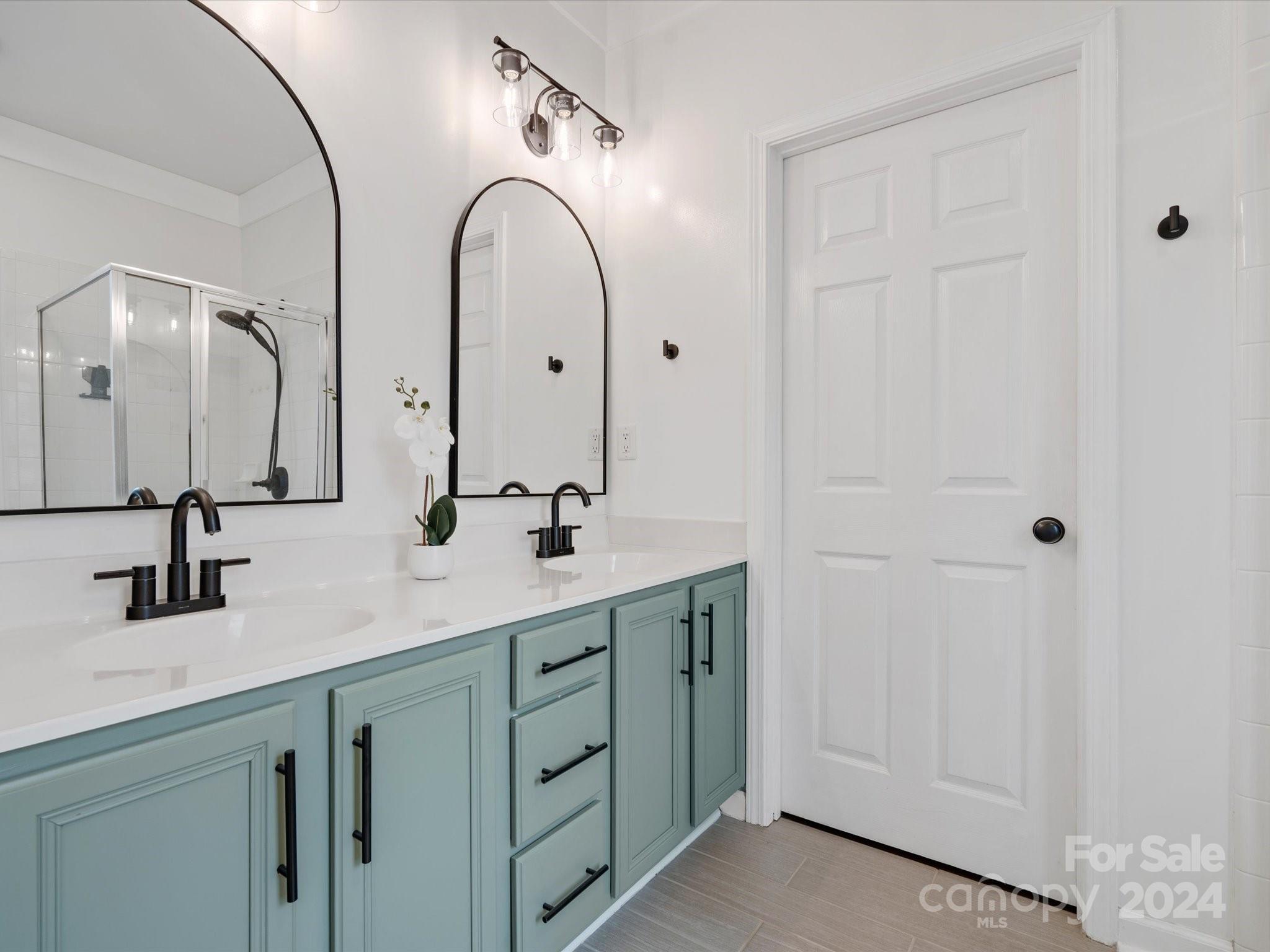 432 Third Baxter Street Fort Mill, SC 29708 - Photo 33 of 48 a bathroom with 2 sink and a mirror