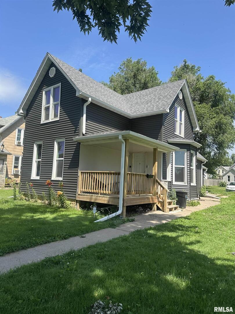 756 13th Avenue South Clinton, IA 52732 - Photo 1 of 3