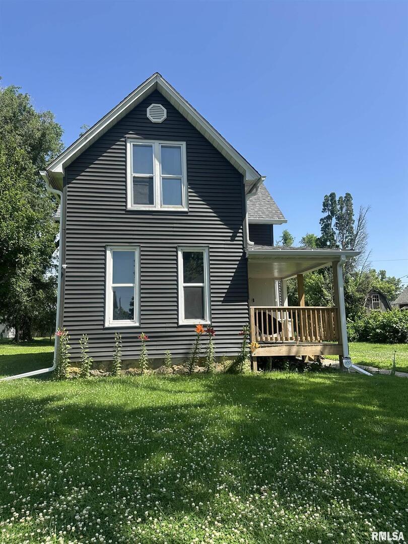 756 13th Avenue South Clinton, IA 52732 - Photo 2 of 3
