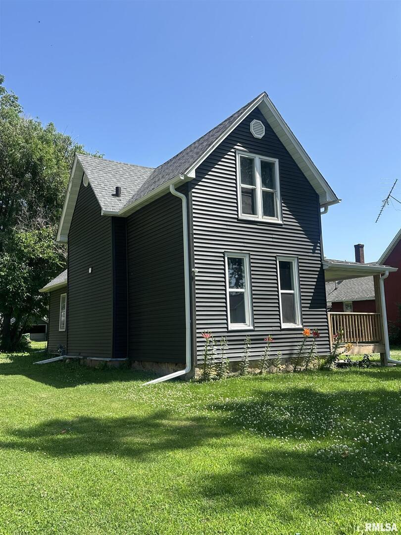 756 13th Avenue South Clinton, IA 52732 - Photo 3 of 3