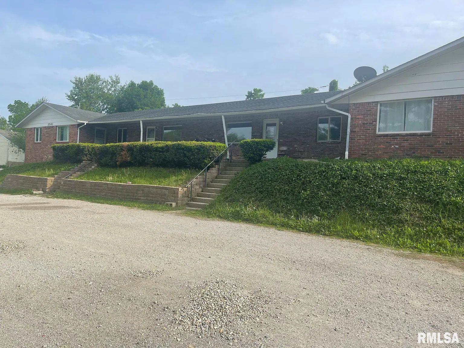 2510 West Jefferson Street Springfield, IL 62702 - Photo 1 of 25