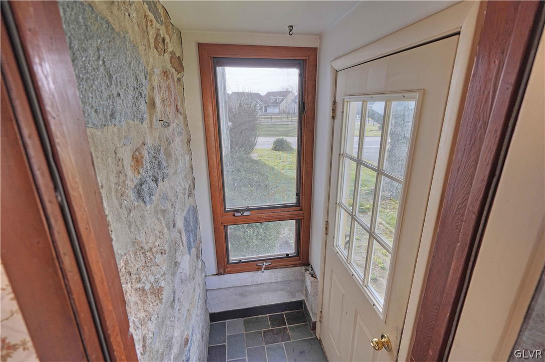 4283 Lanark Road Center Valley, PA 18034 - Photo 13 of 34 Mudroom off kitchen