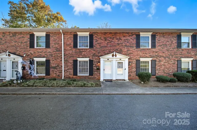 $224,000 | 824 6th Street Northwest, Unit 5, Hickory, NC 28601
