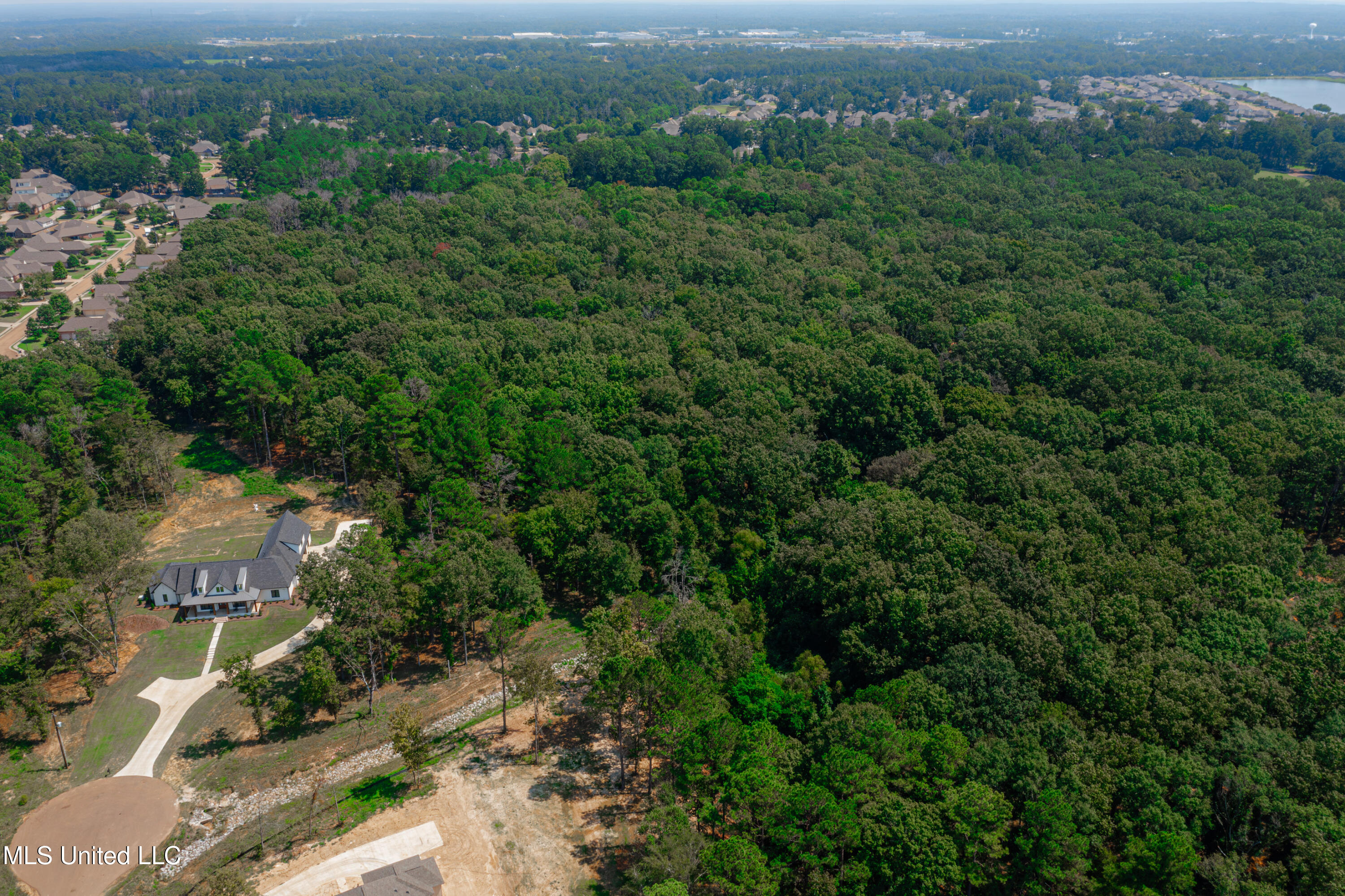 174 Hunter's Cove Madison, MS 39110 - Photo 4 of 10 DJI_0884