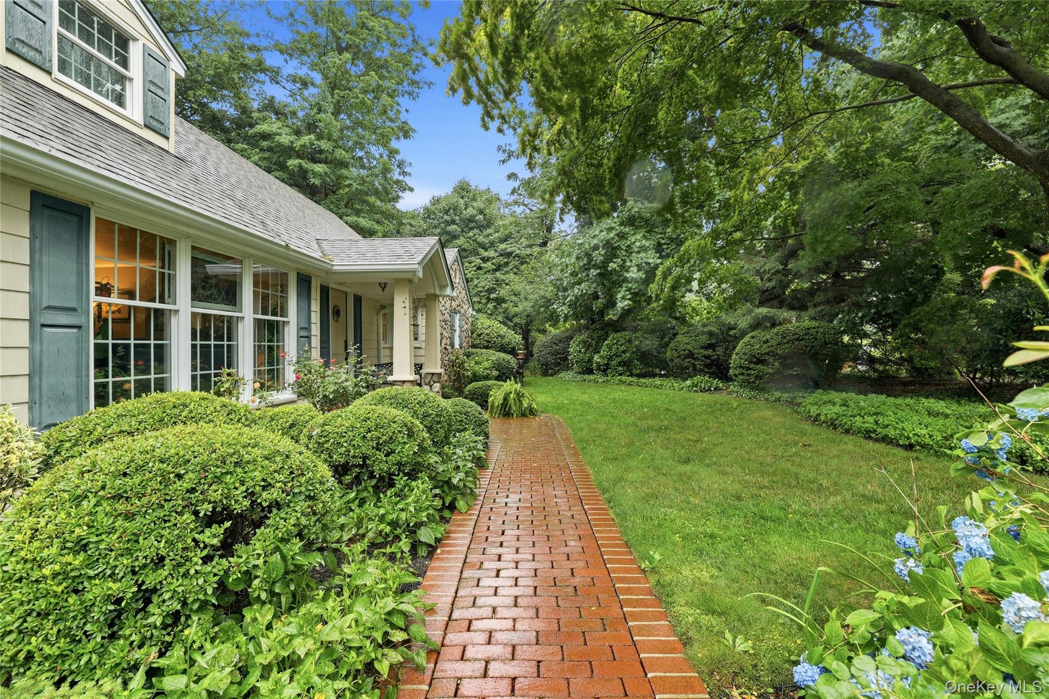 73 Cove Road Huntington, NY 11743 - Photo 4 of 32