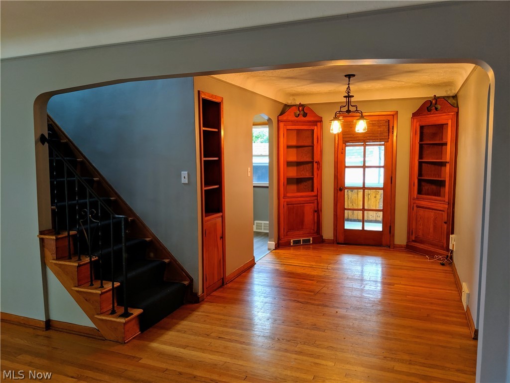 4237 Lambert Road Cleveland, OH 44121 - Photo 21 of 24