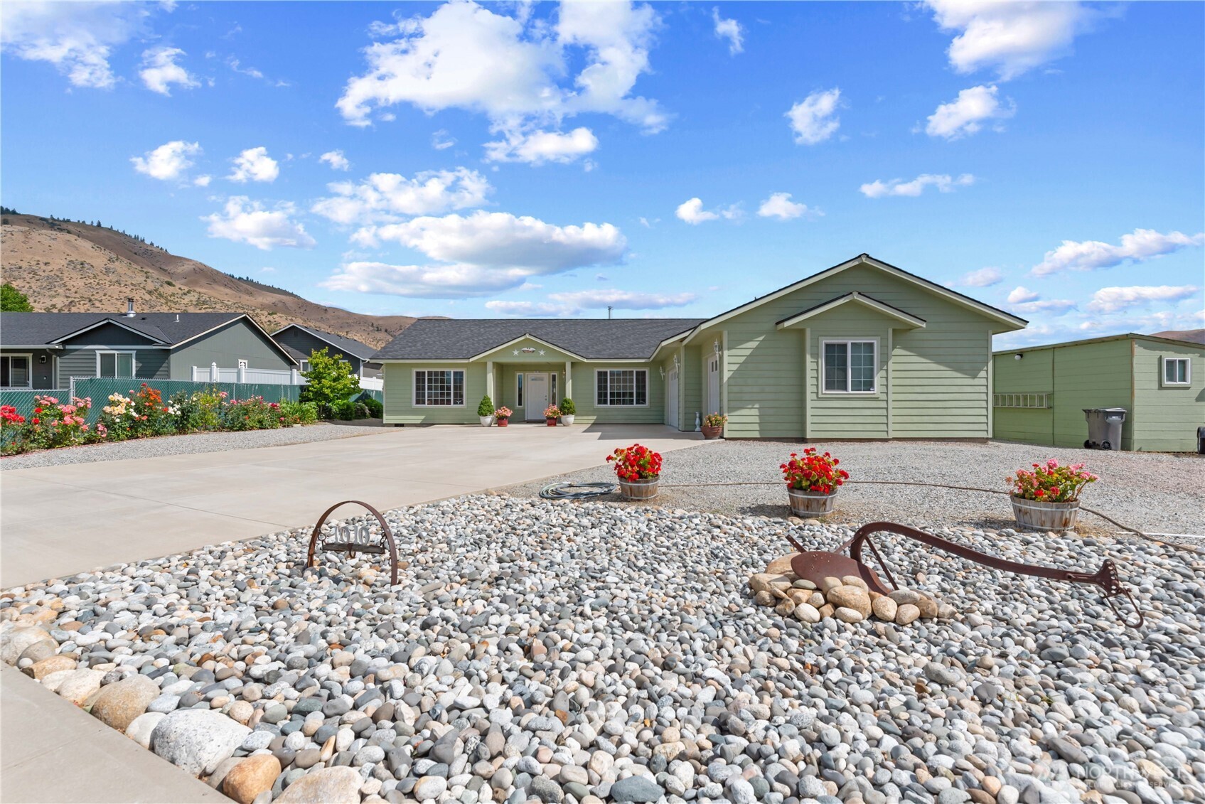 1010 Crest Loop Entiat, WA 98822 - Photo 5 of 35