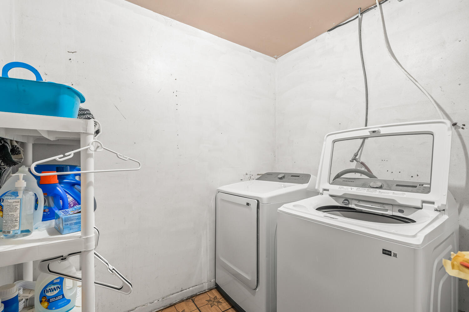 2513 52nd Street Lubbock, TX 79413 - Photo 23 of 29 a utility room with dryer and washer