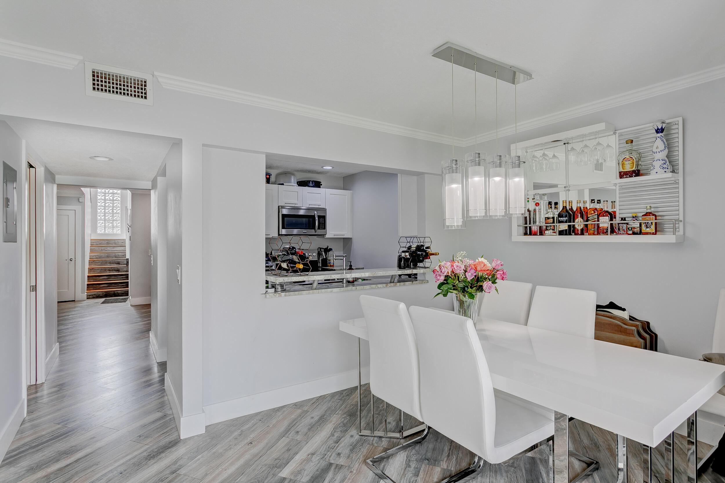 5050 Elmhurst Road, Unit D West Palm Beach, FL 33417 - Photo 12 of 28 Dinning room