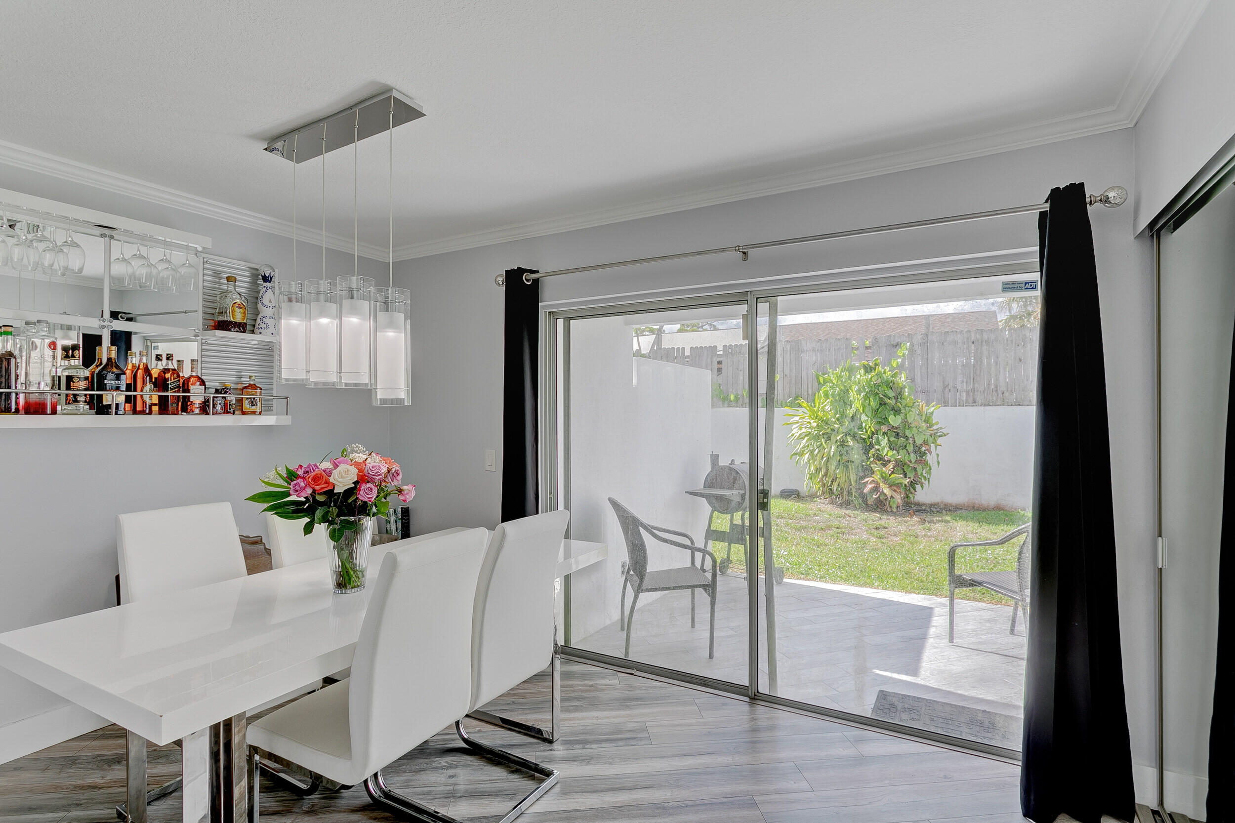 5050 Elmhurst Road, Unit D West Palm Beach, FL 33417 - Photo 13 of 28 Dinning room