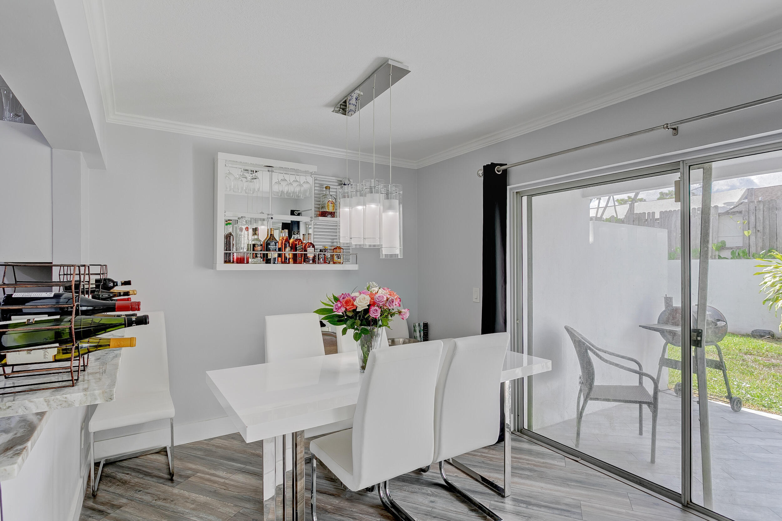 5050 Elmhurst Road, Unit D West Palm Beach, FL 33417 - Photo 14 of 28 Dinning room