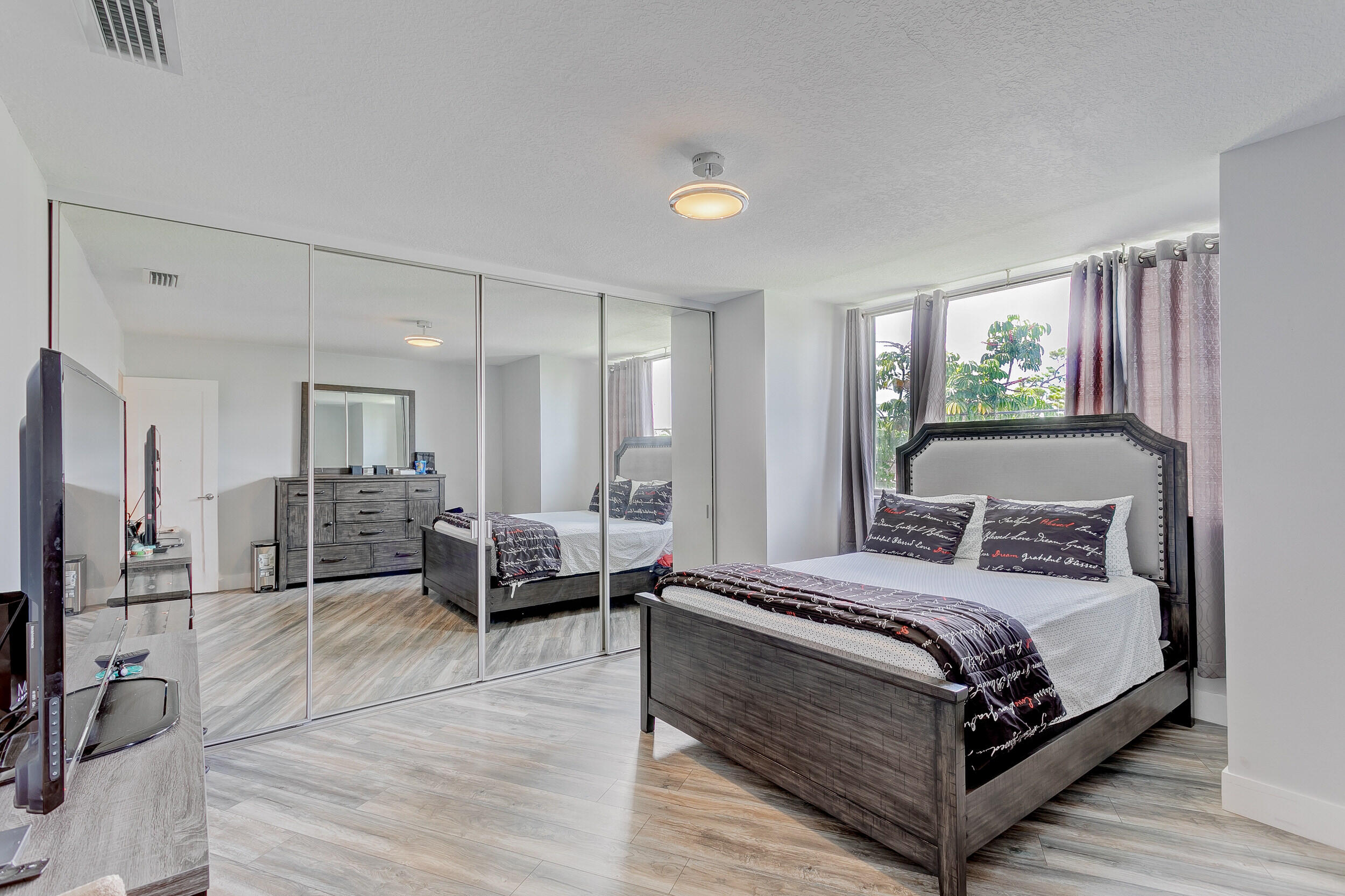 5050 Elmhurst Road, Unit D West Palm Beach, FL 33417 - Photo 17 of 28 Master Bedroom